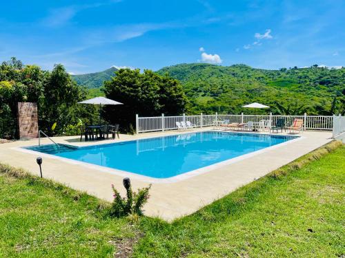 Chinauta Villa | Casa campestre La Victoria-Private Village