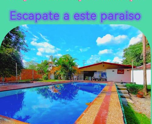 Restrepo House | Casa Campestre San Joaquin
