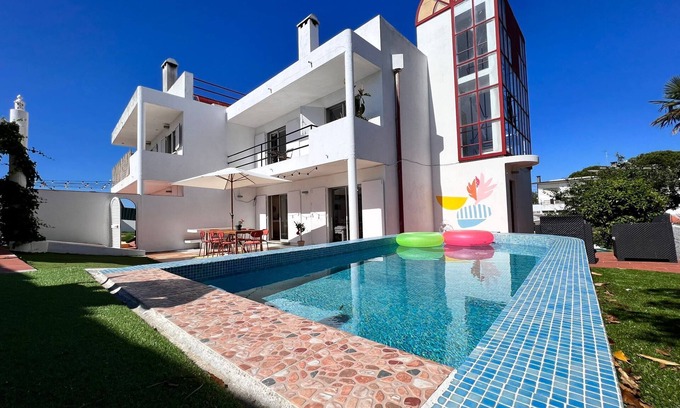 Costa de Caparica House | Casa Capuchos. Close to Lisbon with Ocean View