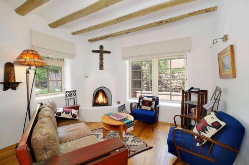Historic Eastside House | Casa Centrado
