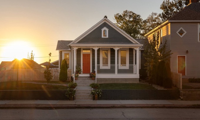 Dahlman House | Casa COBA - Luxe Stay Walk To Downtown