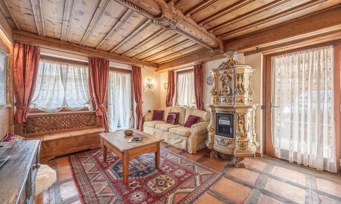 Cortina d'Ampezzo Apartment | Casa Col, near the ski slopes with view of the Dolomites