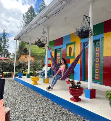 Guatape Villa | Casa Colores