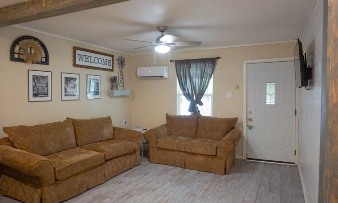 New Braunfels House | Casa Comal, A cozy small town escape!