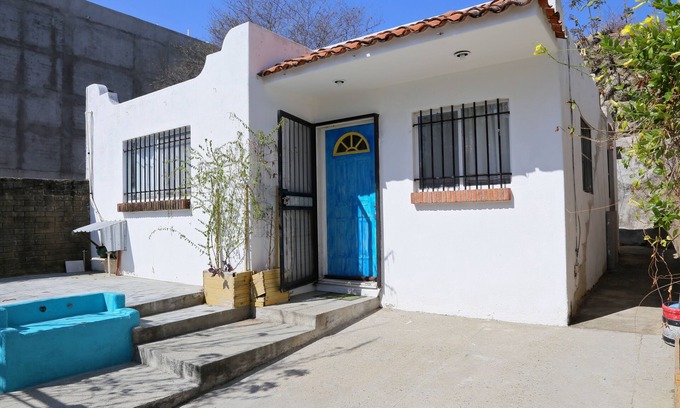 Crucecita House | ¡Casa Completa a 5 minutos de la playa en Crucecita con amplio Jardin!
