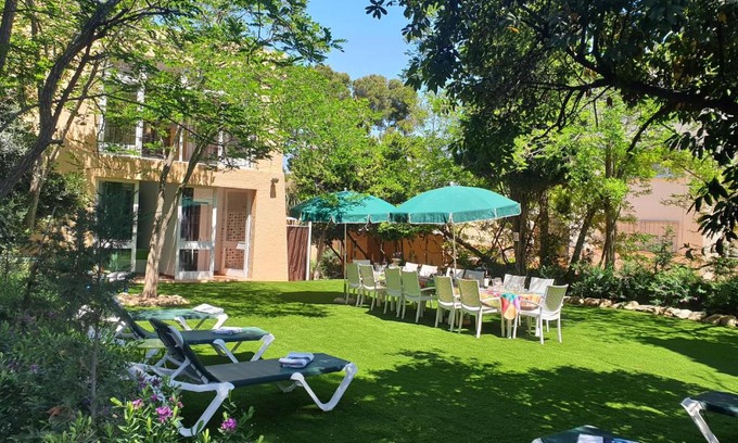 Palamos Villa | Casa con jardín a 45 metros de la playa. ES.