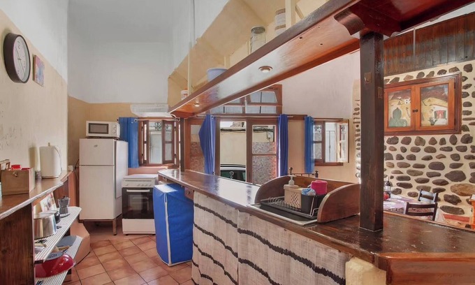 Carrizal House | Casa Cueva |Top Location| Excellent wifi | Airport