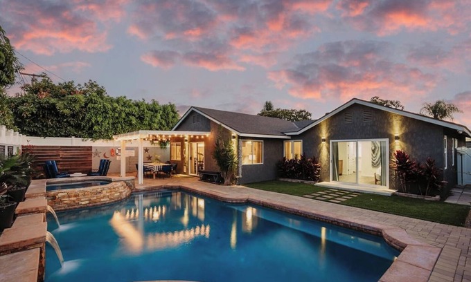 The Plaza House | Casa d’Cambridge | Pool Heat & Spa |EV| Sleeps 10