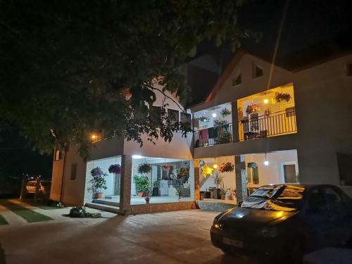 Tasnad House | Casa Dana