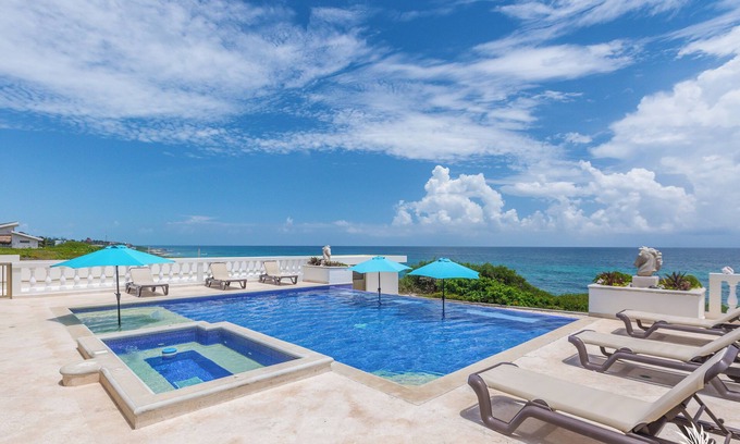 Isla Mujeres House | Casa de Cinco Caballos! Hot Tub/Seasonal Heated pool! Overlooking The Caribbean