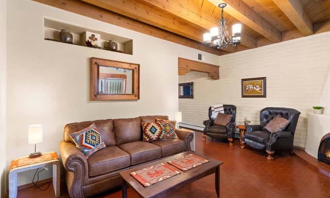 West Old Town House | Casa de Kokopelli - Get a sense of the "New Mexico True" feel!n