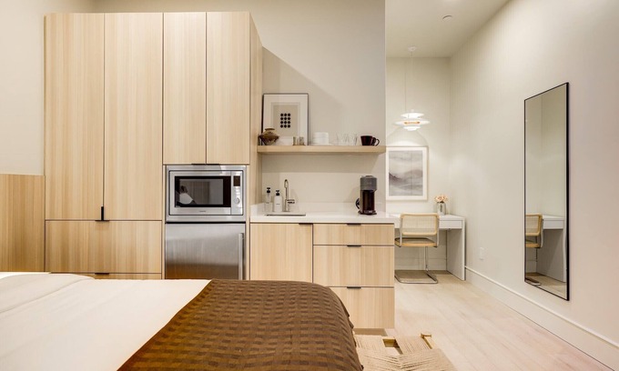 Santa Barbara Apartment | Casa De La Vina Unit 6 - Boutique Suites