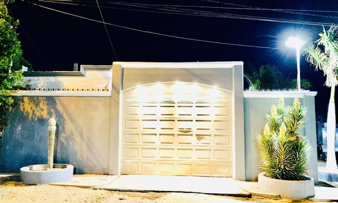 Los Arcos House | Casa de las palmas within walking distance of the boardwalk