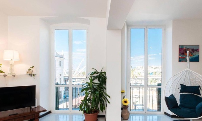 Genoa Historical Centre Apartment | Casa Dè Mà, Large Luxury House with View of the Old Port and Aquarium of Genoa