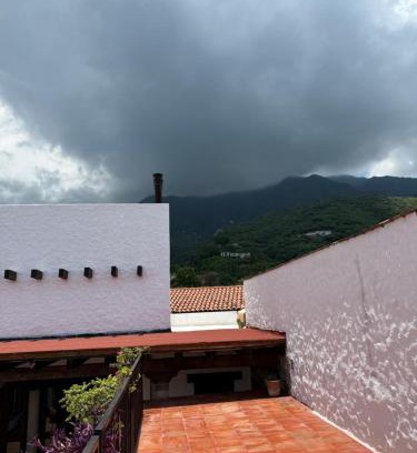 Jimenez Apartment | Casa de Piedra