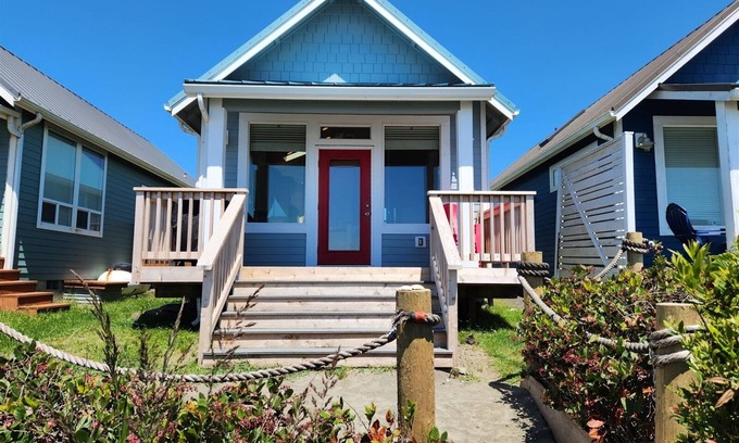 Ocean Shores House | Casa De Playa- Newer home on the water