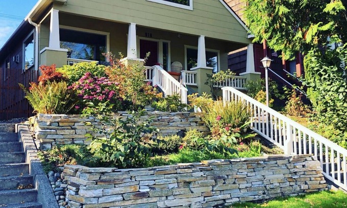 North End House | Casa de Teresa nSpacious 2 br/1.5 bath guest suite