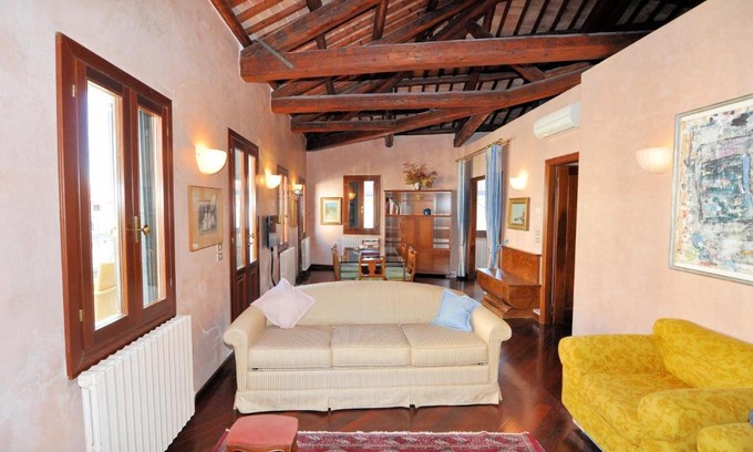 Santa Croce Apartment | Casa Dei Pittori Venice Apartments