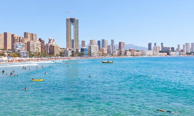 Cala House | Casa del Mar - Immaculate 1-Bed House in Benidorm