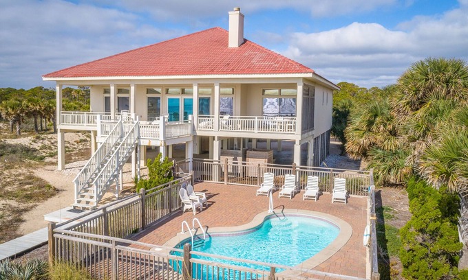 Plantation House | CASA DEL SOL - 4BR 4 BTH BEACHFRONT HOME W/POOL located in The Plantation