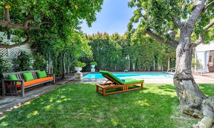 Greater Wilshire - Hancock Park House | Casa del Sycamore Estate Pool Private + Gated w 2 Master Suites