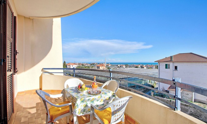 Ceriale Apartment | Casa del Tramonto - with private parking, Ceriale, Italy