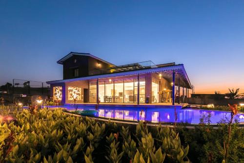 Nashik Villa | Casa del Verde by StayVista - Orchards oasis with a pool, Spacious lawn, Terrace & Indoor games
