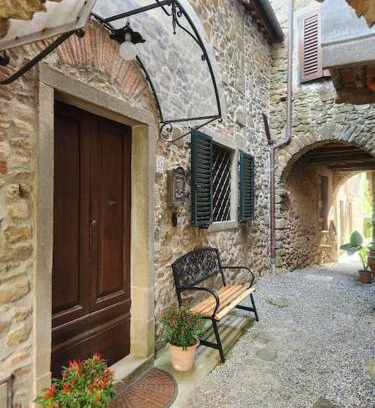 Bagni di Lucca House | Casa dell 'Vista Gorgeous Remodeled Stone Country House in Rural Northern Tuscany