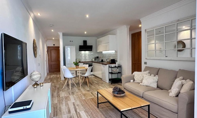 Los Abrigos Apartment | Casa Elsa with Free Parking