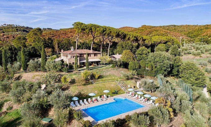 Po' Bandino House | Casa Erbetta C: A characteristic and welcoming apartment that is part of an ancient country house surrounded by the greenery, with Free WI-FI.