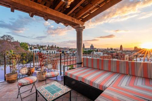 Zona Centro House | Casa Esperanza, 2BR Designer Charm & Rooftop Views