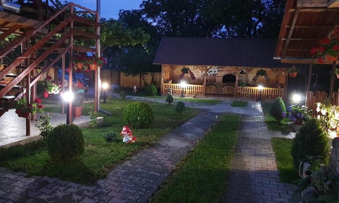 Cartisoara House | Casa Floare de Colt