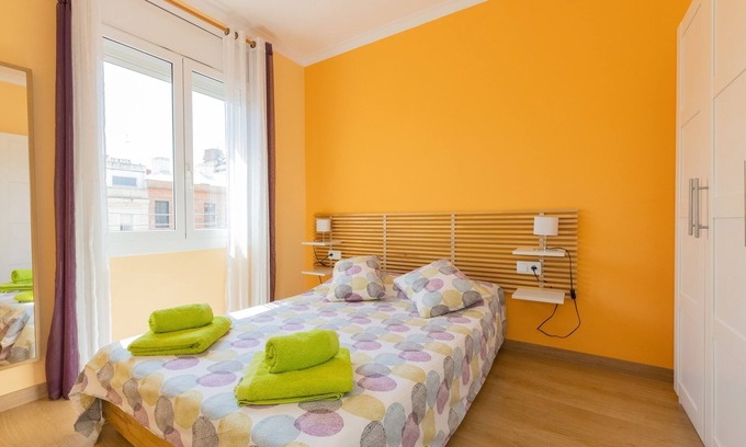 la Vila de Gracia Apartment | Casa Flors - 2 bedroom apartment with free wifi