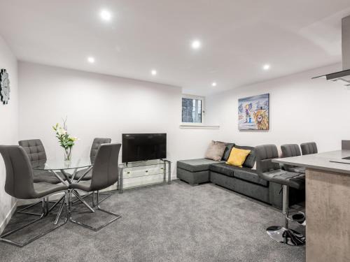 Dundee Apartment | Casa Fresa - Castle Heights Apartment
