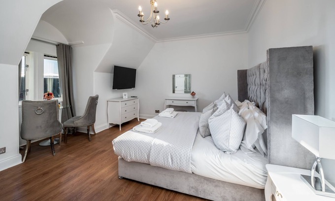 Broughty Ferry Apartment | Casa Fresa - Heather Suite - Broughty Ferry