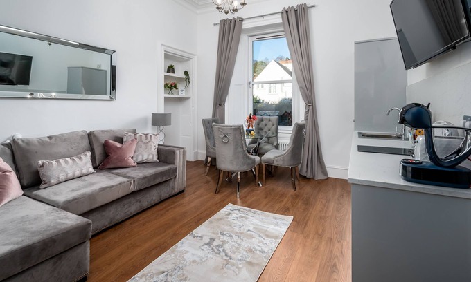 Broughty Ferry House | Casa Fresa - Tartan Suite - Broughty Ferry