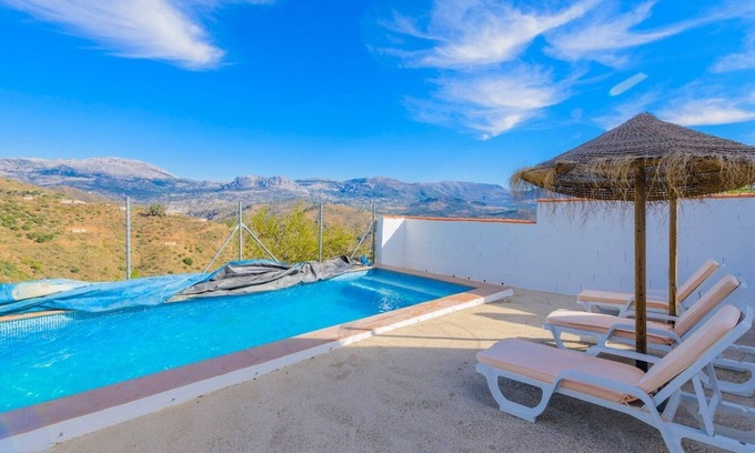 Colmenar Villa | Casa Fuente de Barro Colmenar by Ruralidays