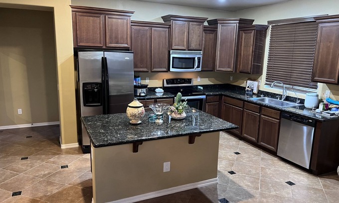 Casa Grande House | Casa Grande retreat 10 min from downtown, with a pool