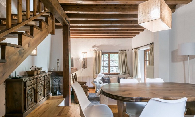 Unha Ski Chalet | Casa Guineu Cozy 3-story house in the beautiful town of Unha
