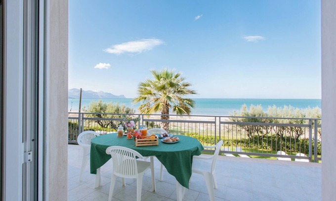 Alcamo Marina Apartment | CASA IBISCUS 1 5 meters from the beach