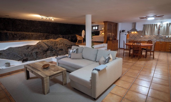 Masdache House | Casa Ico Lanzarote. House on volcanic lava flow in a natural space.