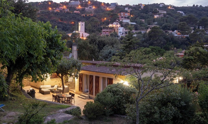 Sa Riera House | Casa Ideal Para Familias. Jardín y Piscina. 5-10 min de la Playa Caminando