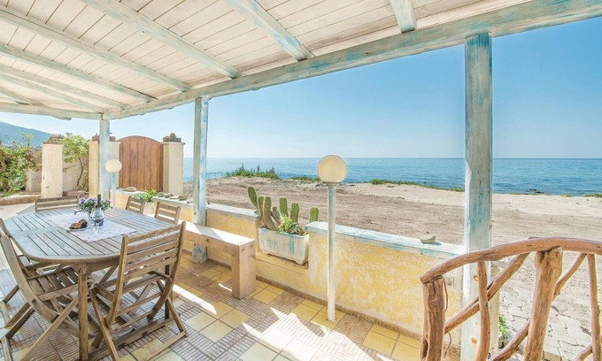 Lu Bagnu Apartment | Casa in Riva al Mare 2