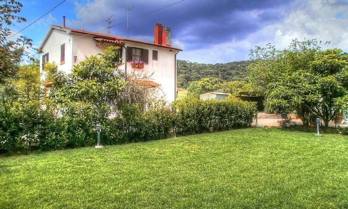 Castiglione della Pescaia House | Casa Melampo: A graceful apartment that covers the entire top floor of an ancient country manor situated in the heart of the Tuscan countryside.