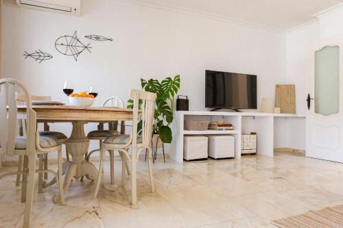 Malaga-Este House | Casa Jardín - residential area -free parking outdoor- Málaga Este
