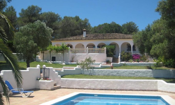 San Ambrosio House | Casa La Oliva - Very spacious villa with pool in quiet area
