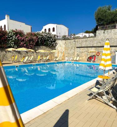 Ceriale Apartment | Casa La Perla - Alloggio con terrazza panoramica, piscina e free parking