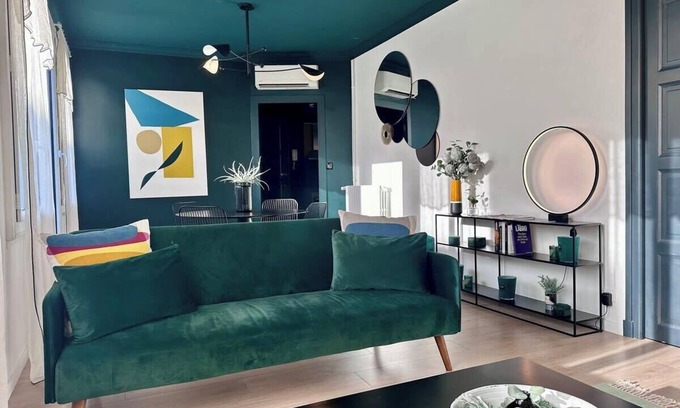 Brive-la-Gaillarde Apartment | Casa Labrunie - Central T3 avec Garage et Grande Terrasse