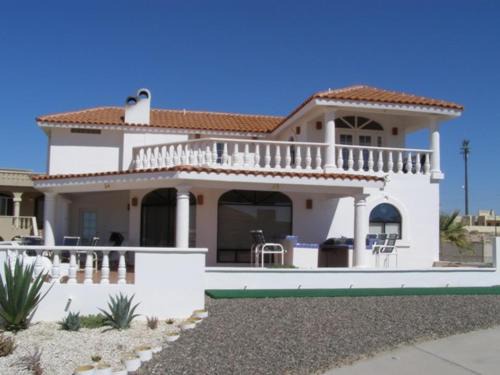 Las Conchas House | Casa Las Vistas del Mar by FMI Rentals