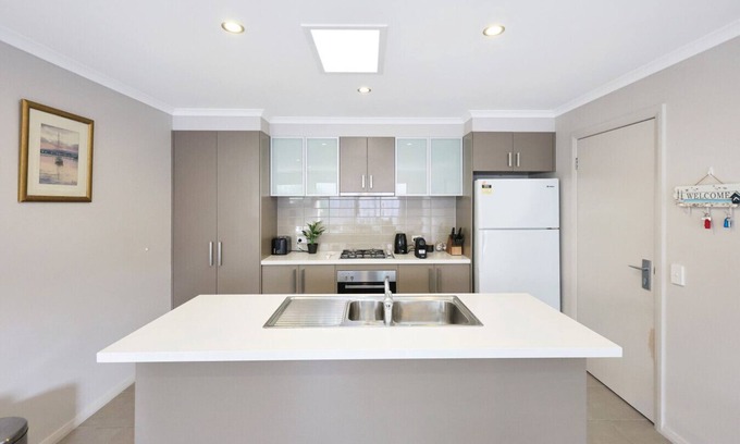 Indented Head House | Casa Laut; Sleeps 6, Walk to beach, Family Friendly, Pets welcome